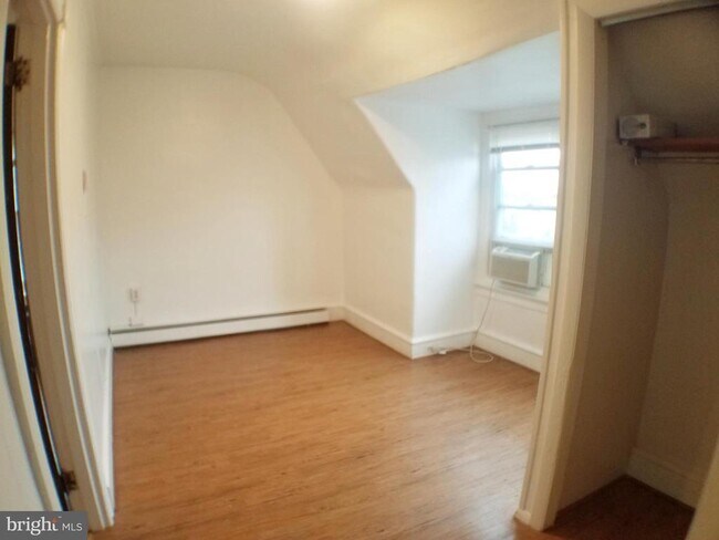 Building Photo - 465 Gerhard St