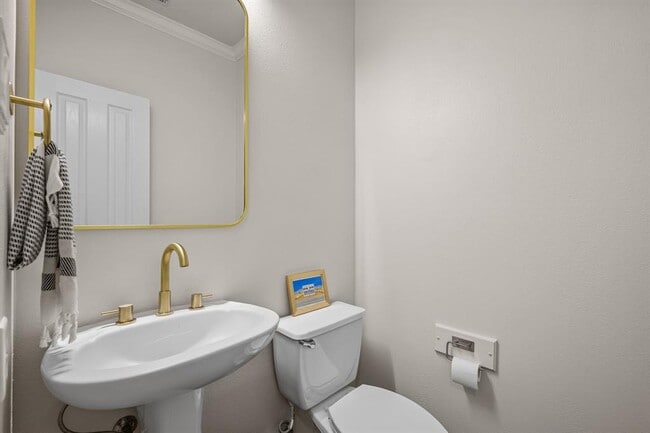 Building Photo - 5004 Valburn Ct