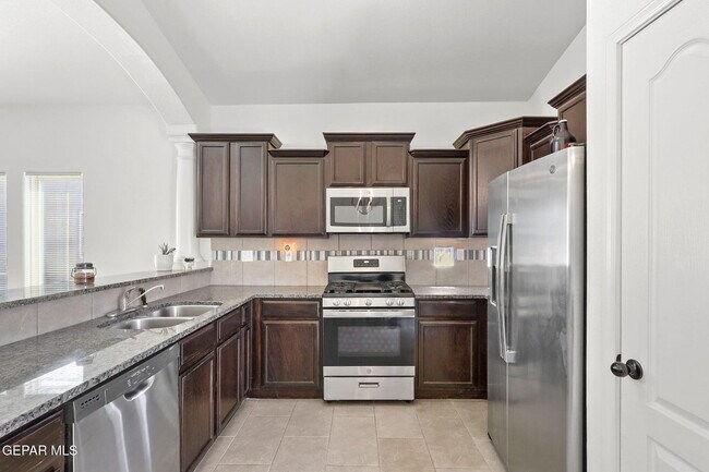 Building Photo - 14828 Tierra Escape Ave
