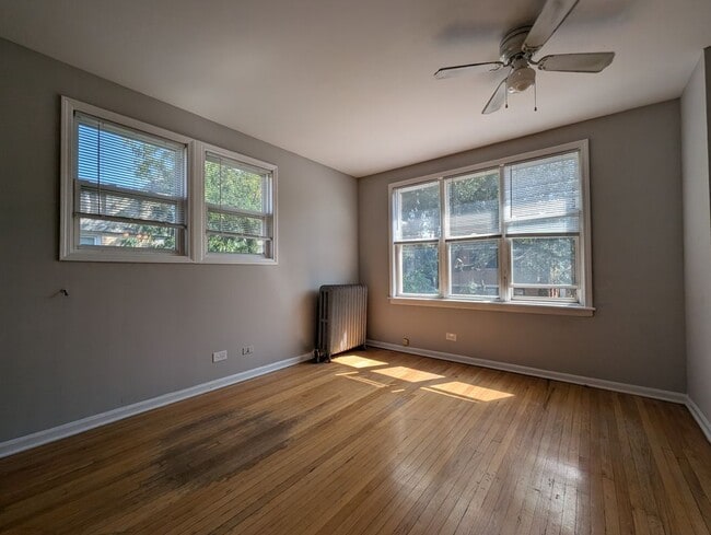 Building Photo - 910 W Dakin St