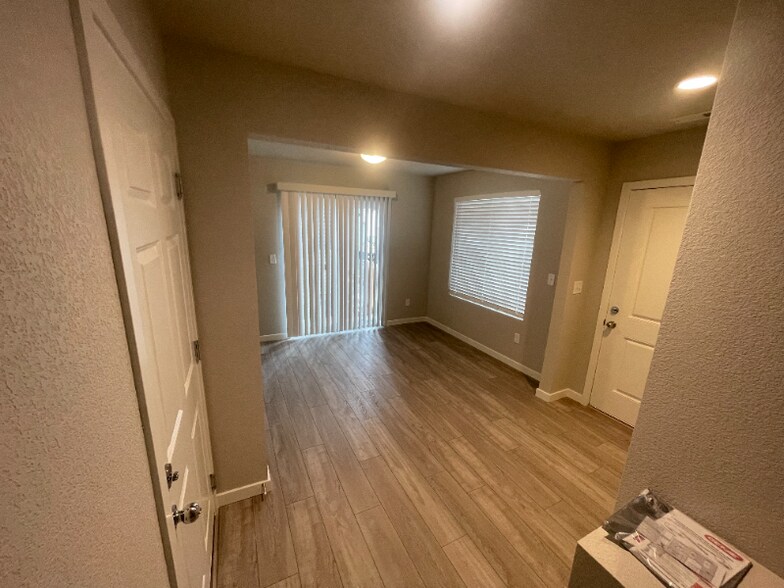 Building Photo - 5748 Thurless Ln