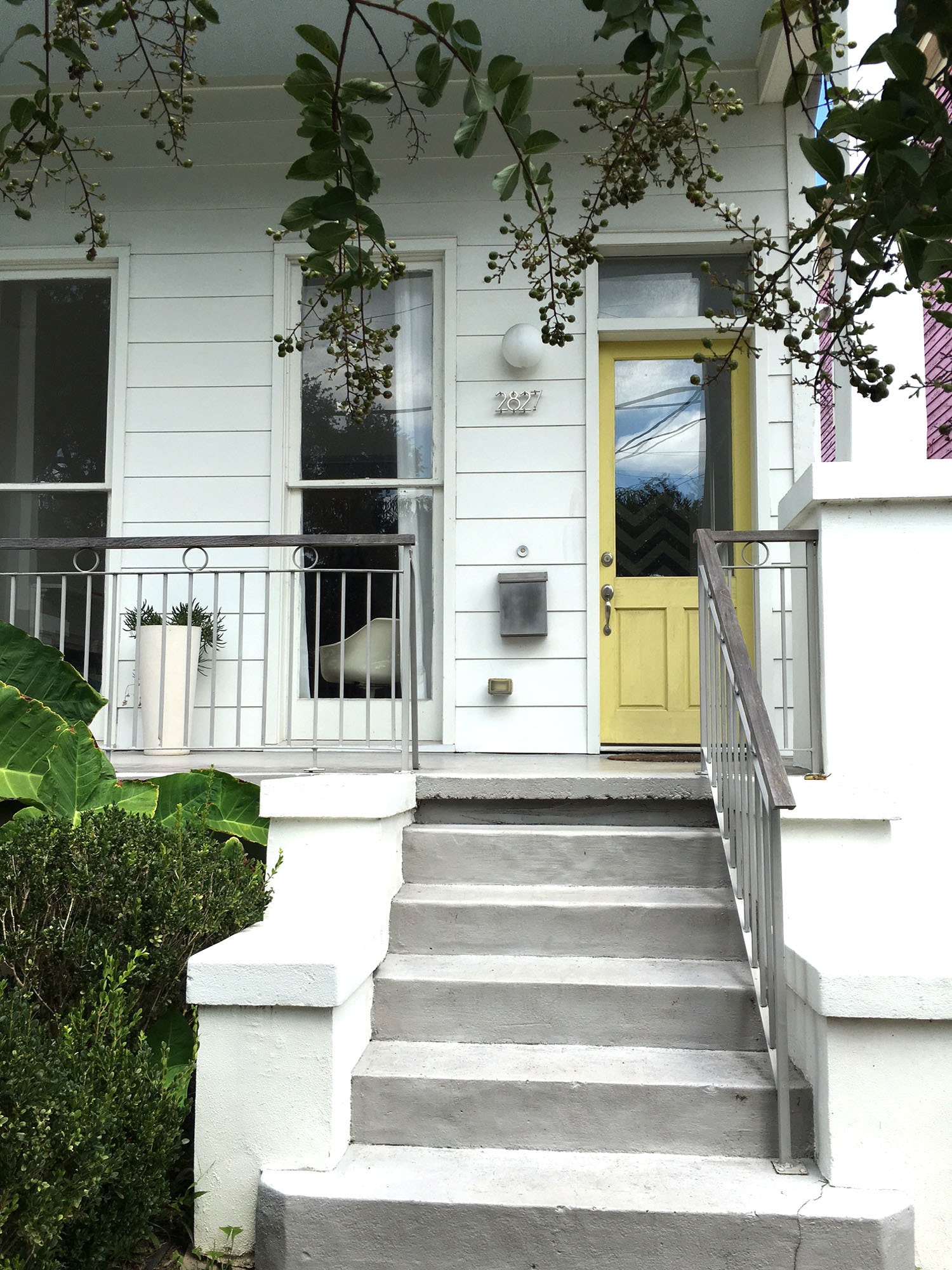 Front porch - 2827 Lepage St