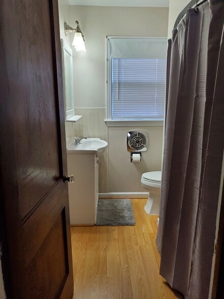 Bathroom - 825 S Walnut St