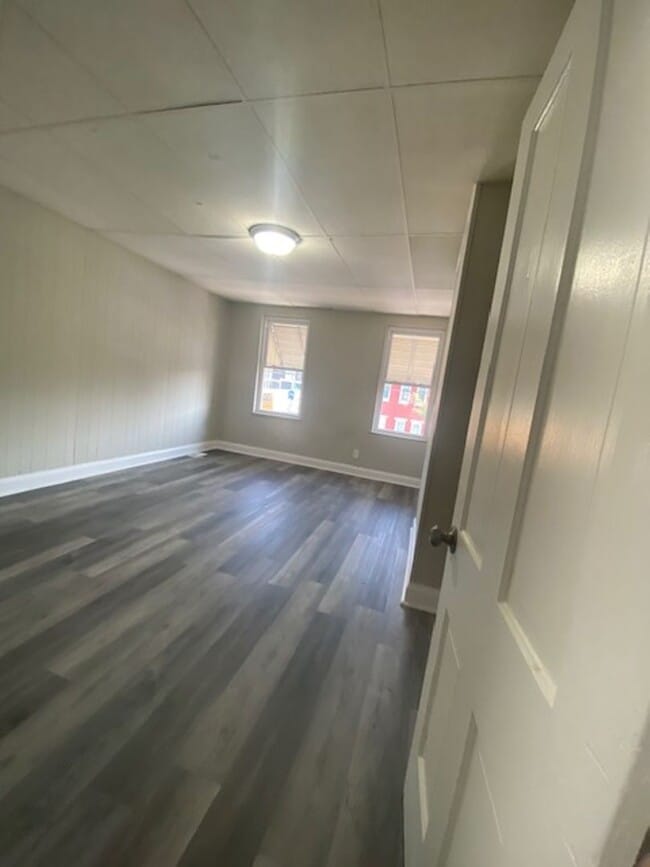 Building Photo - 2102 W Fayette St