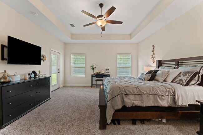 Building Photo - 5568 Micanopy Dr