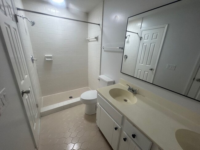 Building Photo - 137 Lionsgate Dr