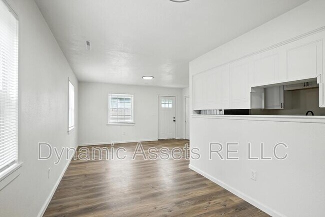 Building Photo - 509 E Jefferson St