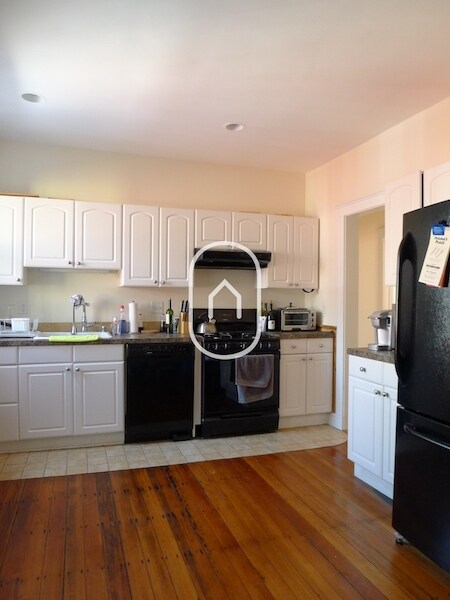 Building Photo - 12 Hillside St