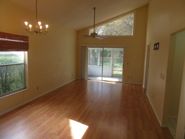 Building Photo - OVIEDO 3BR 2BA home in Alafaya Woods! Fenc...