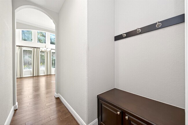Building Photo - 14 S Sawbridge Cir