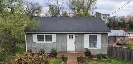 Building Photo - 825 Highland Ave