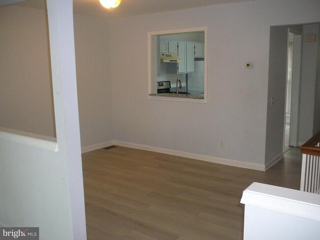 Building Photo - 302 Harrogate Rd