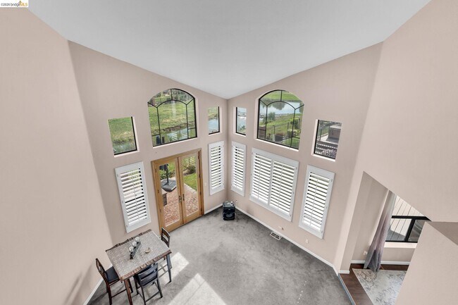 Building Photo - 5640 Edgeview Dr