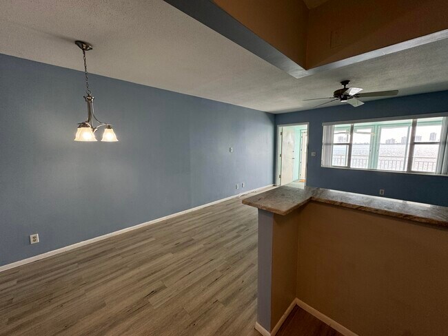 Building Photo - 100 Shore Ct
