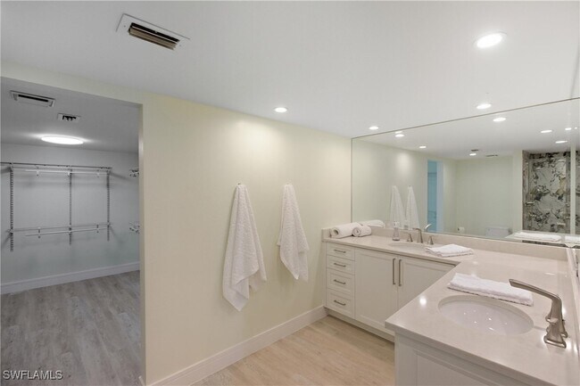 Building Photo - 2316 Gulf Shore Blvd N