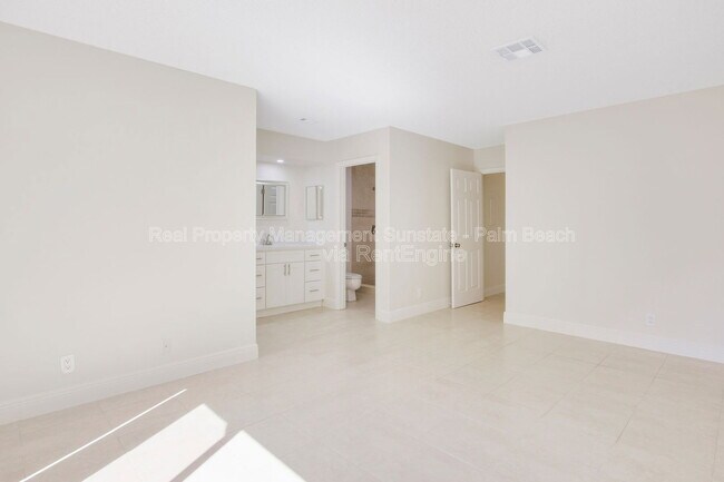 Building Photo - 3143 Kingswood Terrace