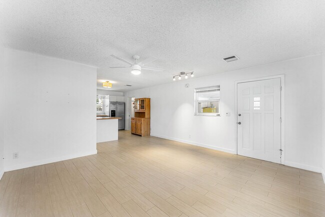 Building Photo - 7643 Overlook Rd