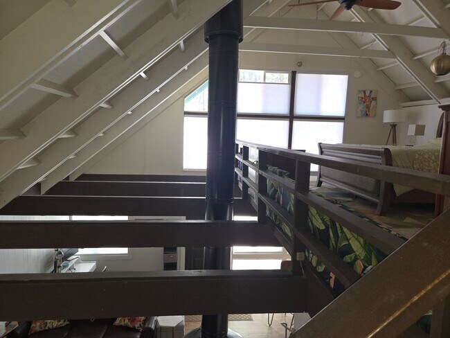 Building Photo - Quiet furnished cabin for ski lease