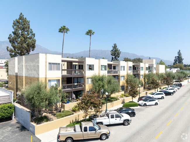 Building Photo - Oak Park