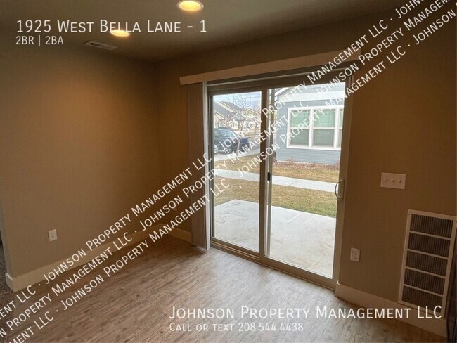 Building Photo - 1925 W Bella Ln