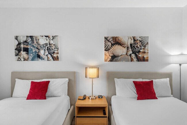 Building Photo - 2602 E Hallandale Beach Blvd