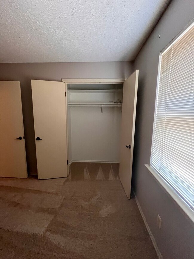 Building Photo - 4 Bedroom 2 Bath 2 Car Garage in Arlington - Excellent Location