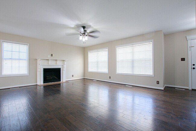 Building Photo - Pet Friendly Three Bedroom with Bonus!