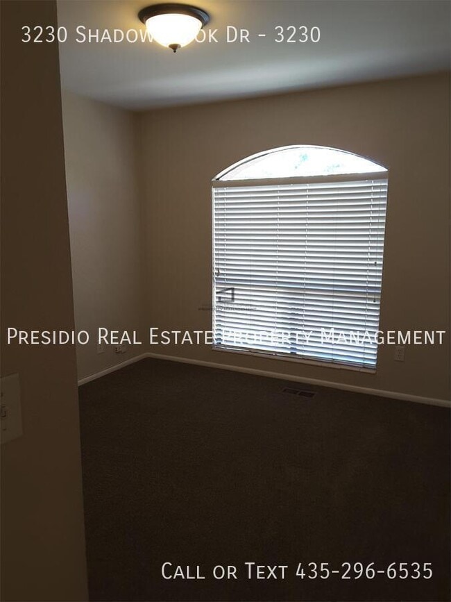 Building Photo - 3230 N Shadowbrook Dr