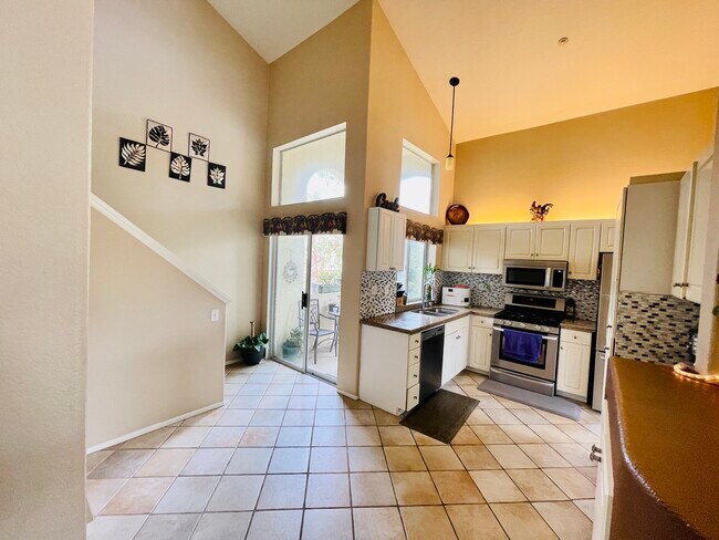 Building Photo - 3201 Aspen Grv