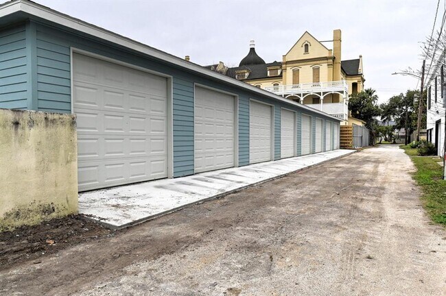 Building Photo - 1822 25th St