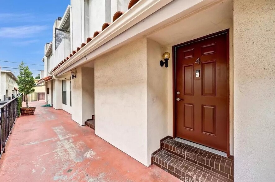 Building Photo - 219 N Isabel St