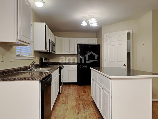 Building Photo - 8518 Woodcreek Dr