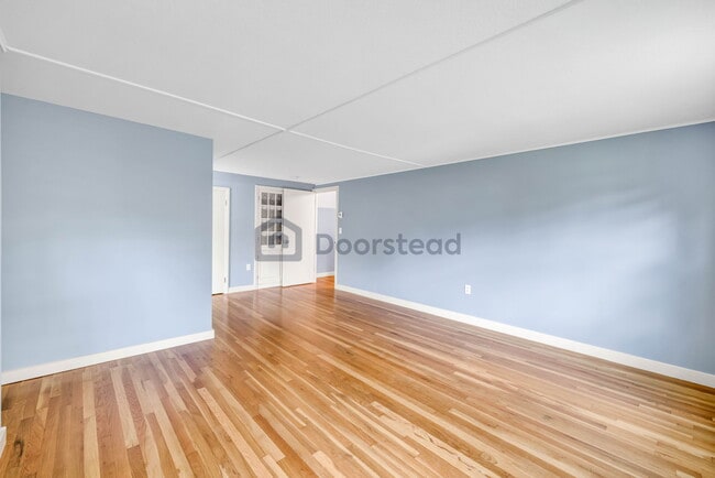 Building Photo - 62 Stoneleigh Rd