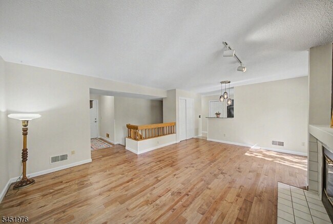 Building Photo - 24 Pine Hollow Ct