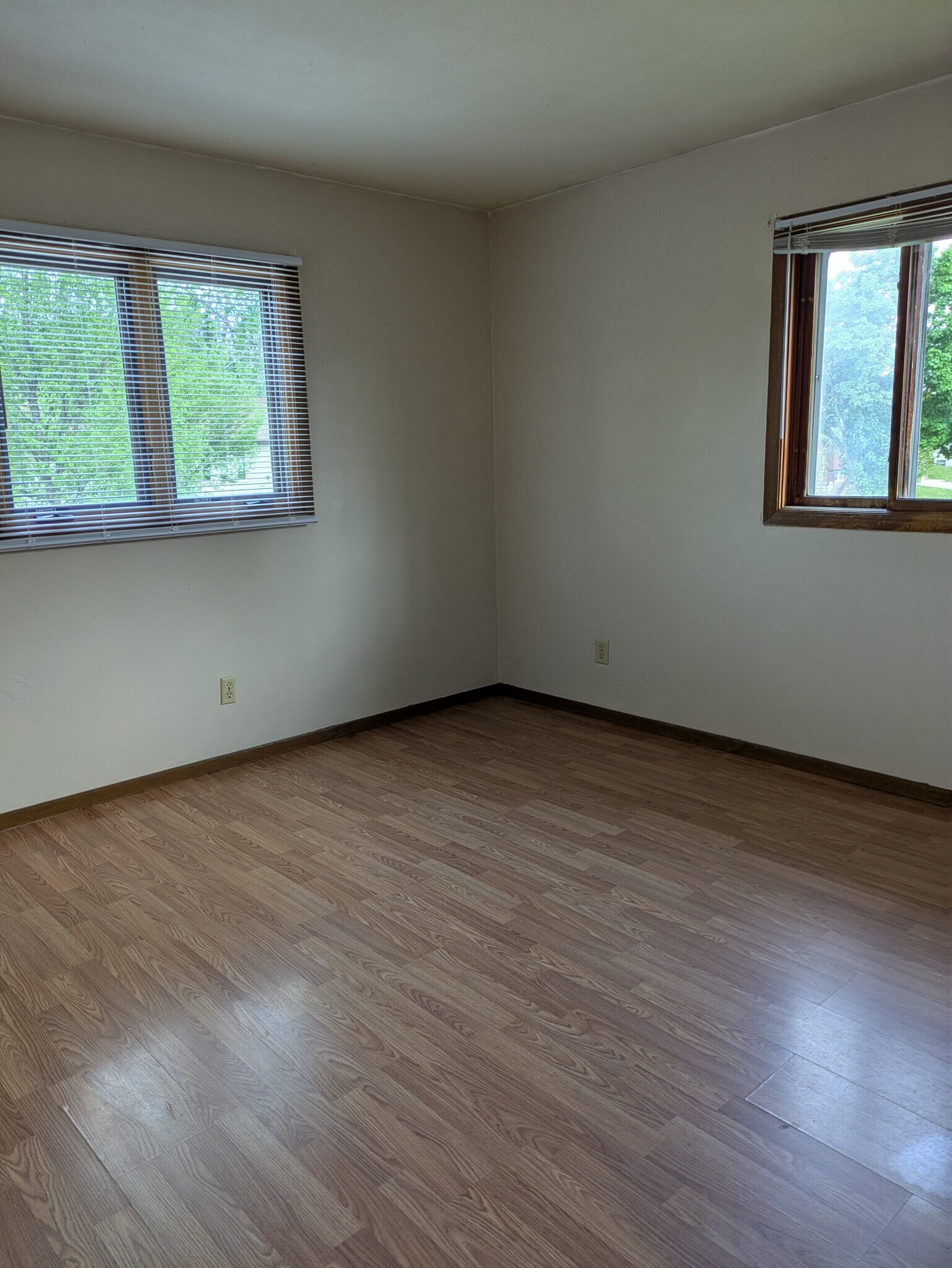Building Photo - 1230 S Thompson Dr