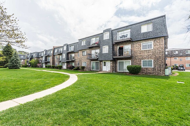 Building Photo - 9405 Bay Colony Dr