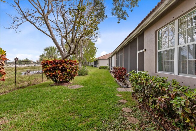 Building Photo - 2561 E Aragon Blvd