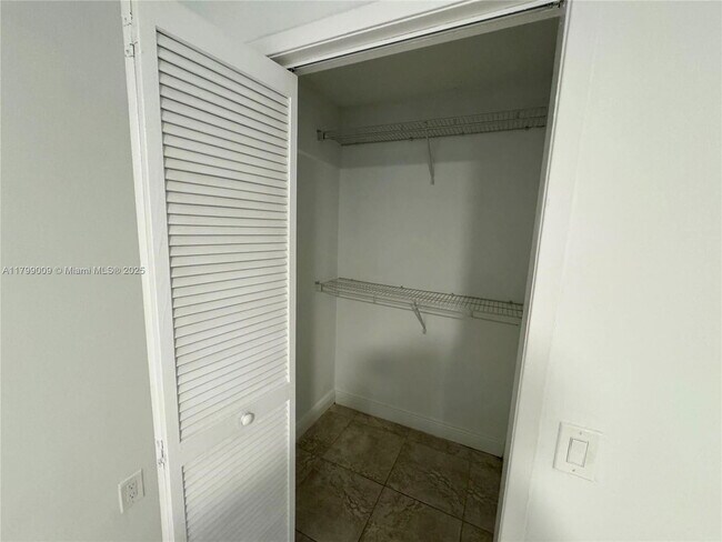 Building Photo - 10381 SW 150th Ct