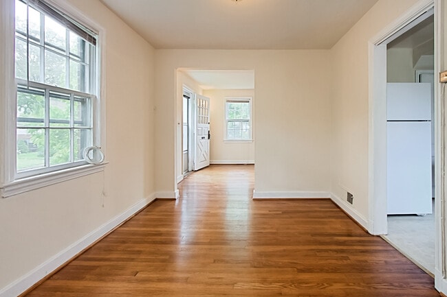 Building Photo - Blocks to Crystal City Metro and just minutes to Washington, D.C. via the 14th Street Bridge