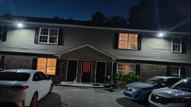 Building Photo - 108 Creekside Dr