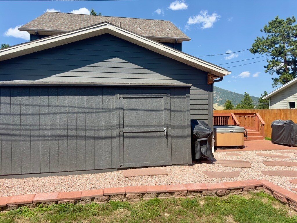 Building Photo - 30469 Hilltop Dr