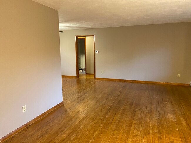 Building Photo - 200 Woodside Dr