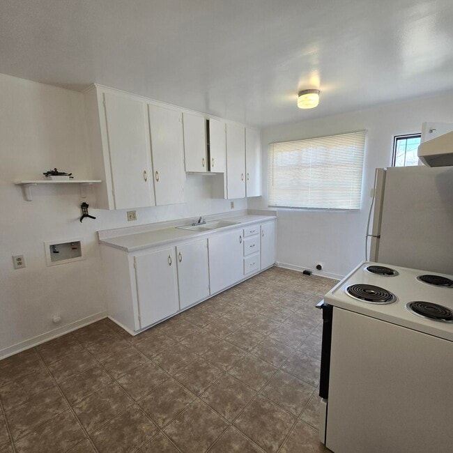 Building Photo - 205 Madison St NE