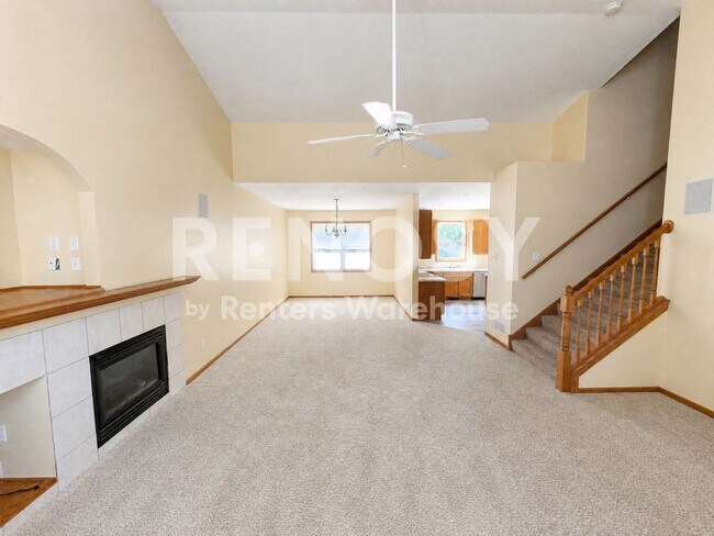 Building Photo - Available September 1st 3 Bedroom 3 Bath Single Family Home in Plymouth
