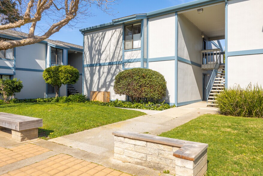 Building Photo - 1925 46th Ave