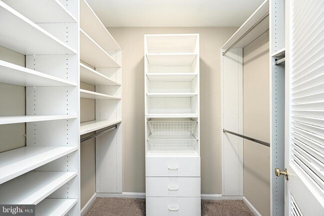 Building Photo - 5907 Noblestown Rd