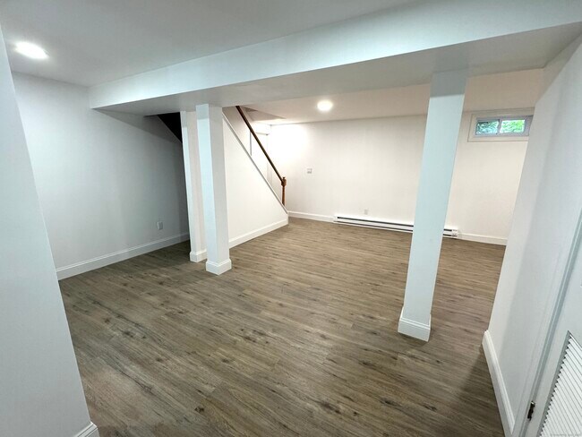 Building Photo - 30 Fairview Dr
