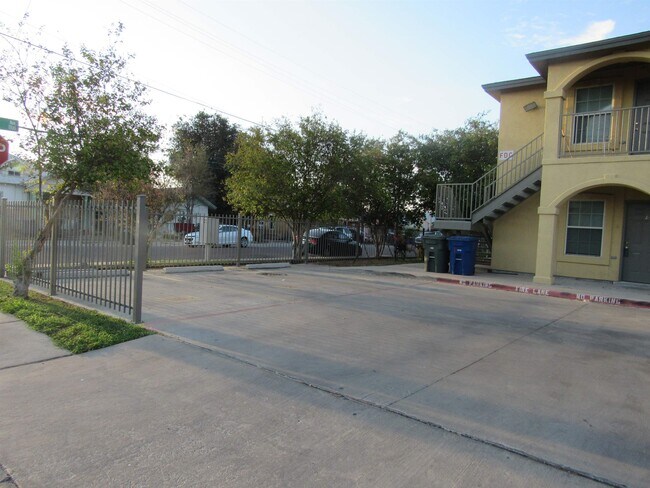 Building Photo - 1720 Juarez Ave