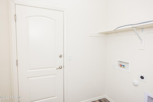 Building Photo - 1385 Warbler Wy