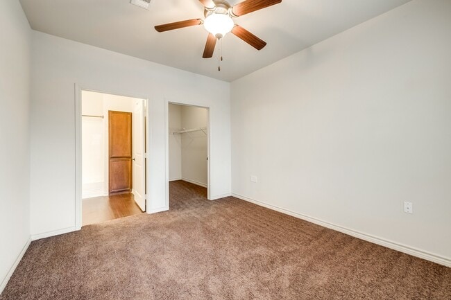 Primary Photo - Majors Place